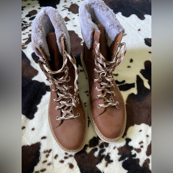 Boots - Picture 3 of 5